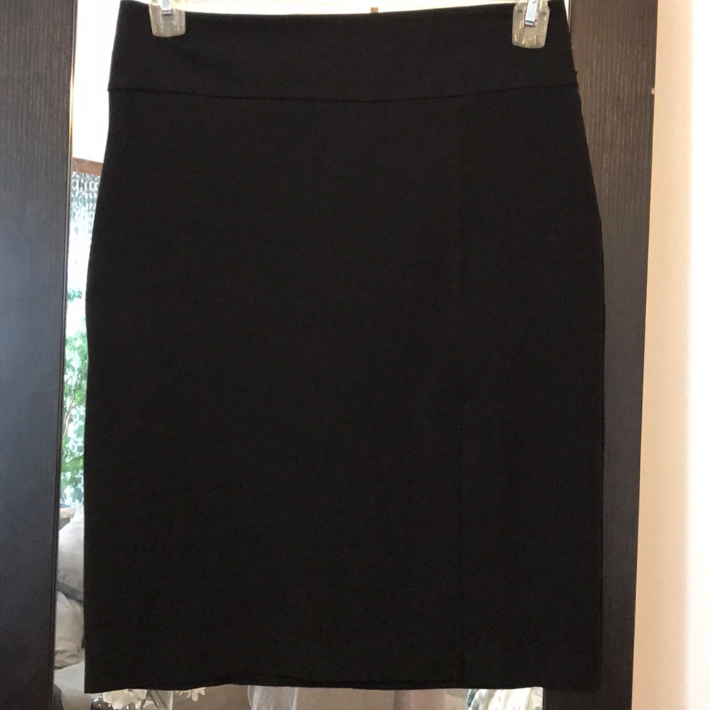Fitted black skirt with high front slit size large